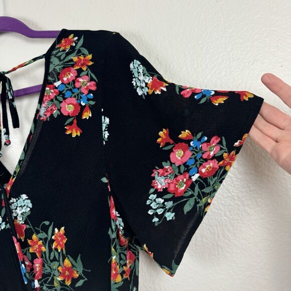 Xhilaration Gauzy Boho Flutter Sleeve Floral Cropped Wrap Top Black Pink Small - Picture 14 of 15